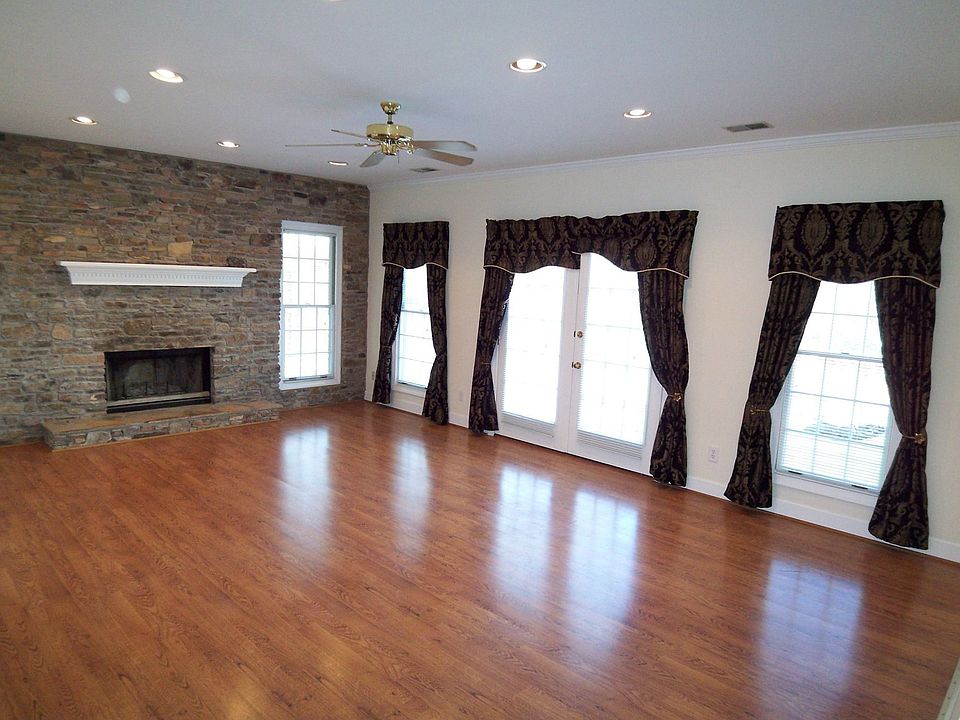 2nd image of 5996 Wellington Ave