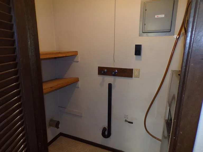152 Edwards St — Photo 11