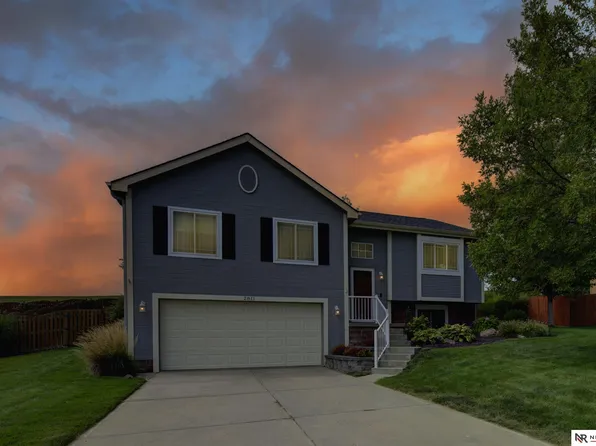 2811 Parkside Dr, Bellevue, NE 68123