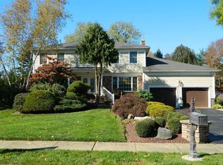 4 Foxboro Ln, Manalapan, NJ 07726