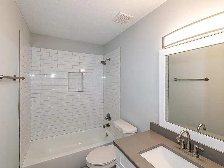 3941 Kensington Dr — Photo 17