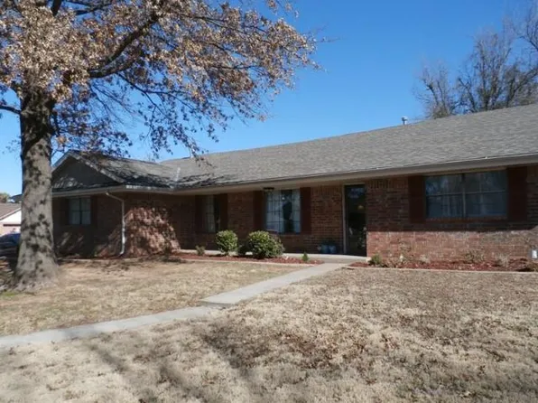 109 Saint Charles, Chickasha, OK 73018