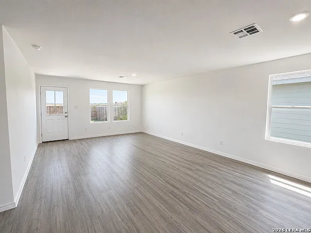 4 bed, 2.5 bath, 1874 sqft, $1,795 — Photo 4