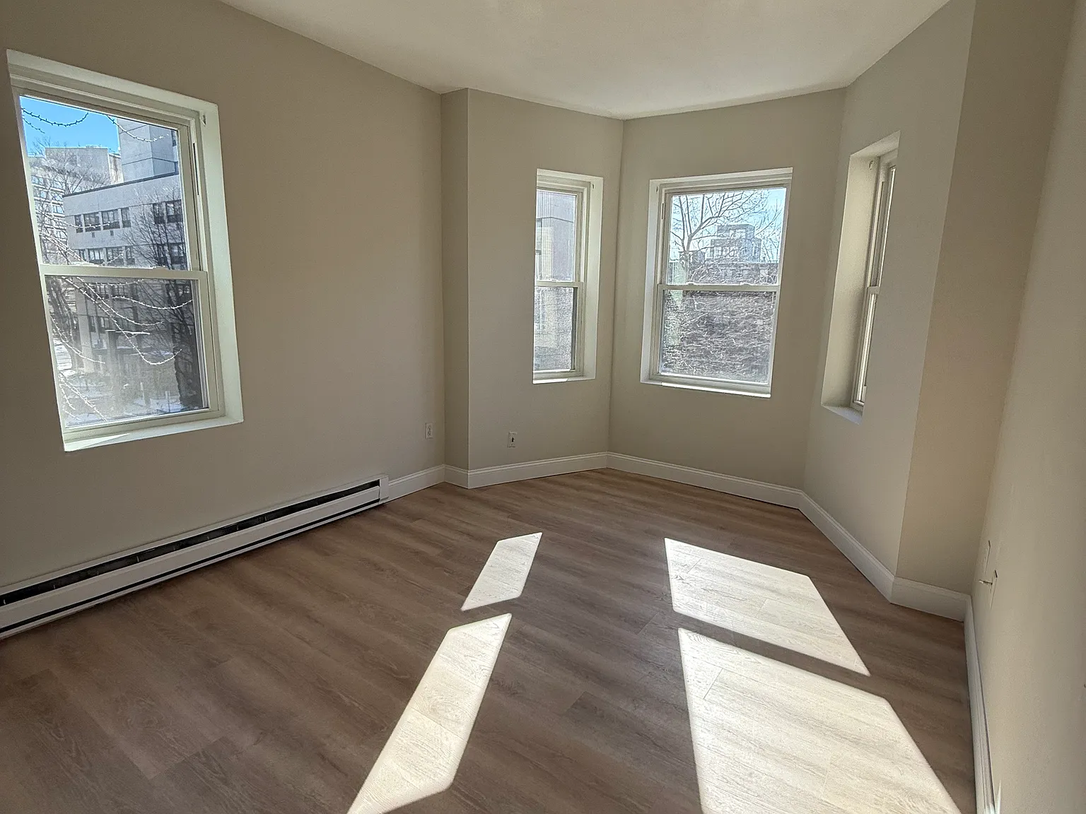 2 bed, 1.0 bath, 9999 sqft, $3,650 — Photo 3