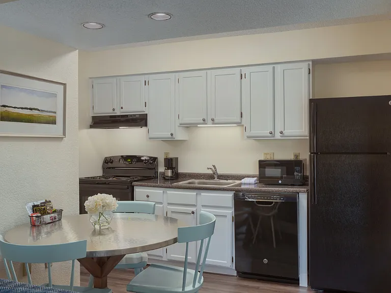 Residences at Daniel Webster — Photo 31