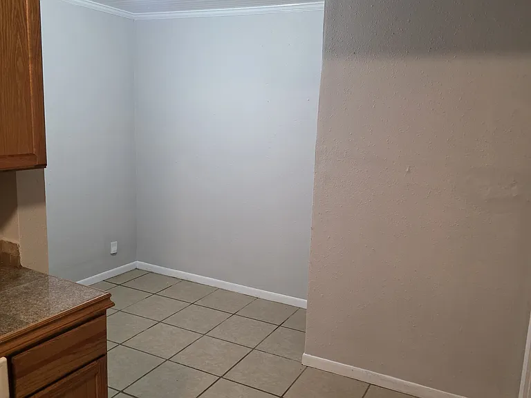 444 Brooks Dr — Photo 5