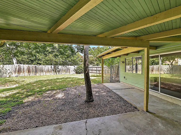 1702 Colony Creek Dr — Photo 24