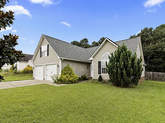 3rd image of 111 Silverberry Ct
