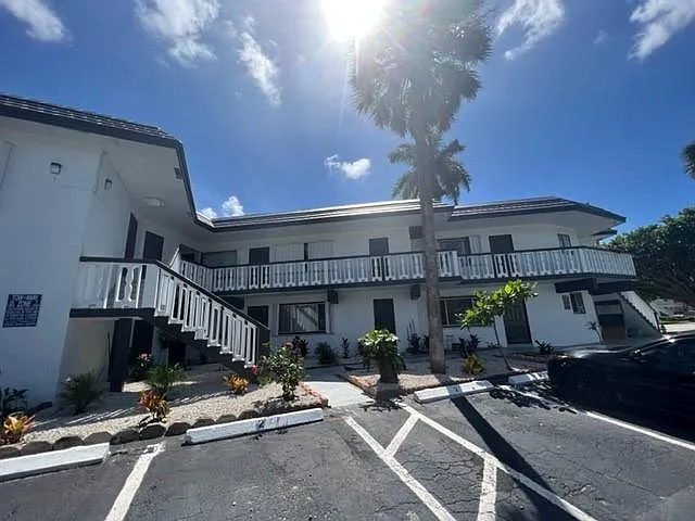 2 bed, 900 sqft, $1,895 — Photo 2