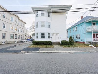 107 Hughes Ave, Pawtucket, RI, 02861