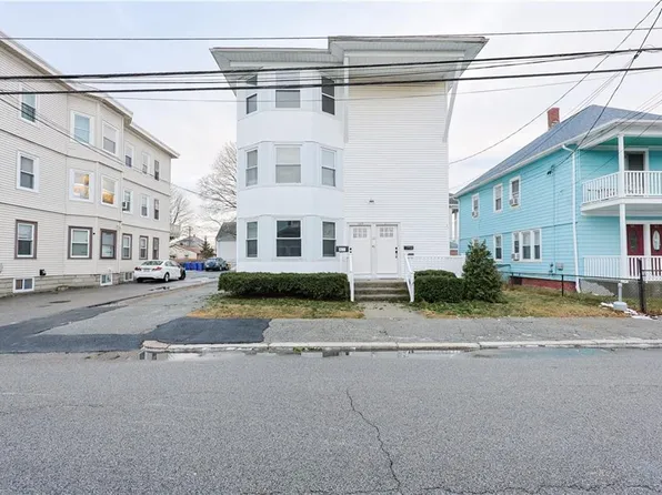 107 Hughes Ave, Pawtucket, RI 02861