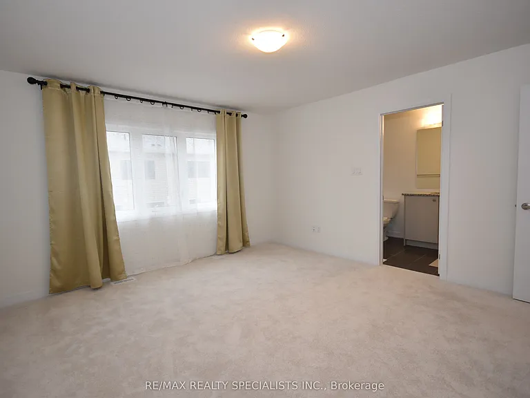 12 Velvet Way — Photo 18