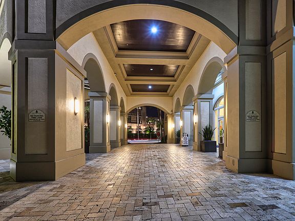 5th image of 550 Okeechobee Blvd APT 1607