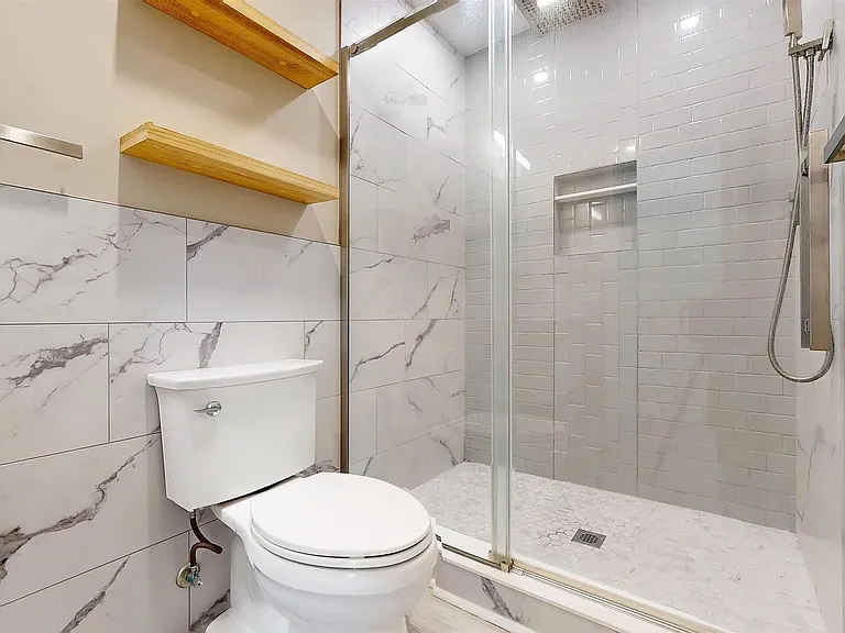 450 Redwood Ave — Photo 11