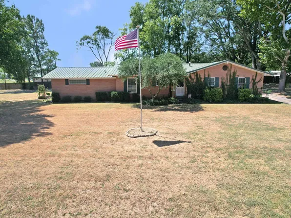111 E Oak St, Yantis, TX 75497