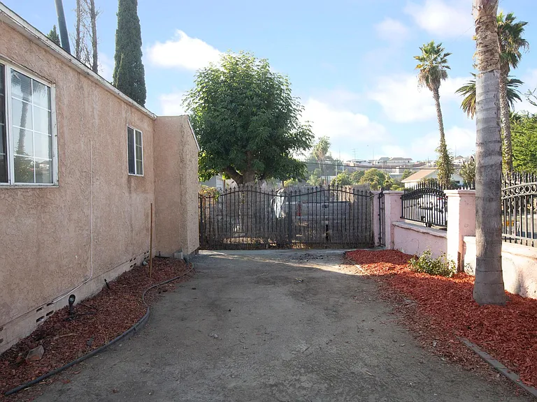3317 L St — Photo 3