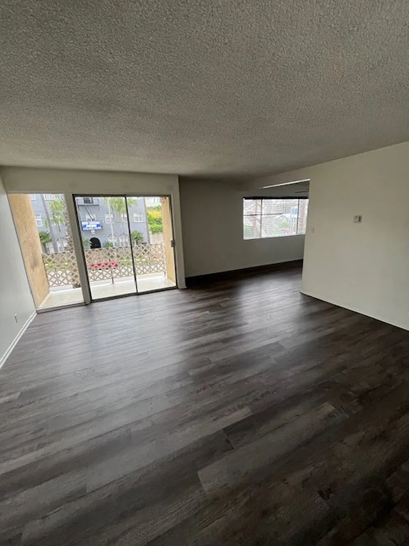 3620 S PACIFIC AVE — Photo 2