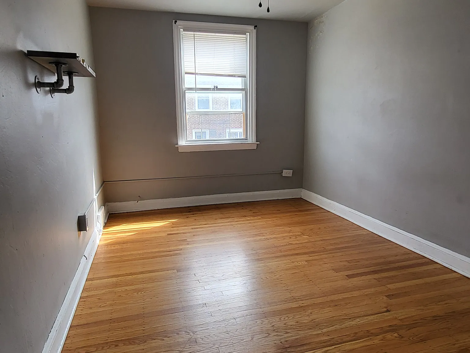 3 bed, 1.5 bath, 1120 sqft, $2,300 — Photo 4