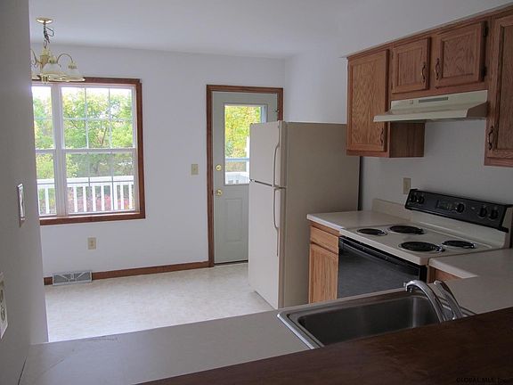4th image of 35 Woodin Rd