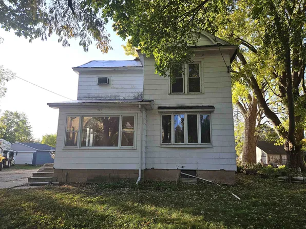 511 N Main St, Lake Mills, WI 53551
