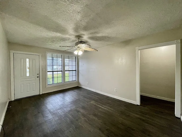2450 S 8th St — Photo 3