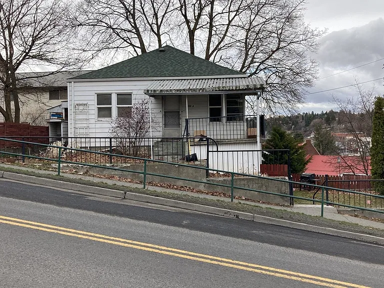 205 NE Whitman St — Photo 1