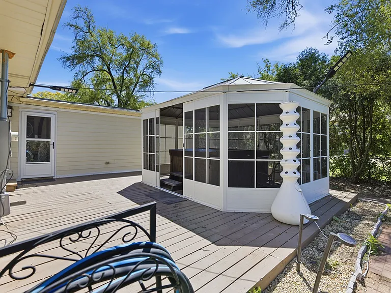 1030 Westmore Meyers Rd — Photo 54