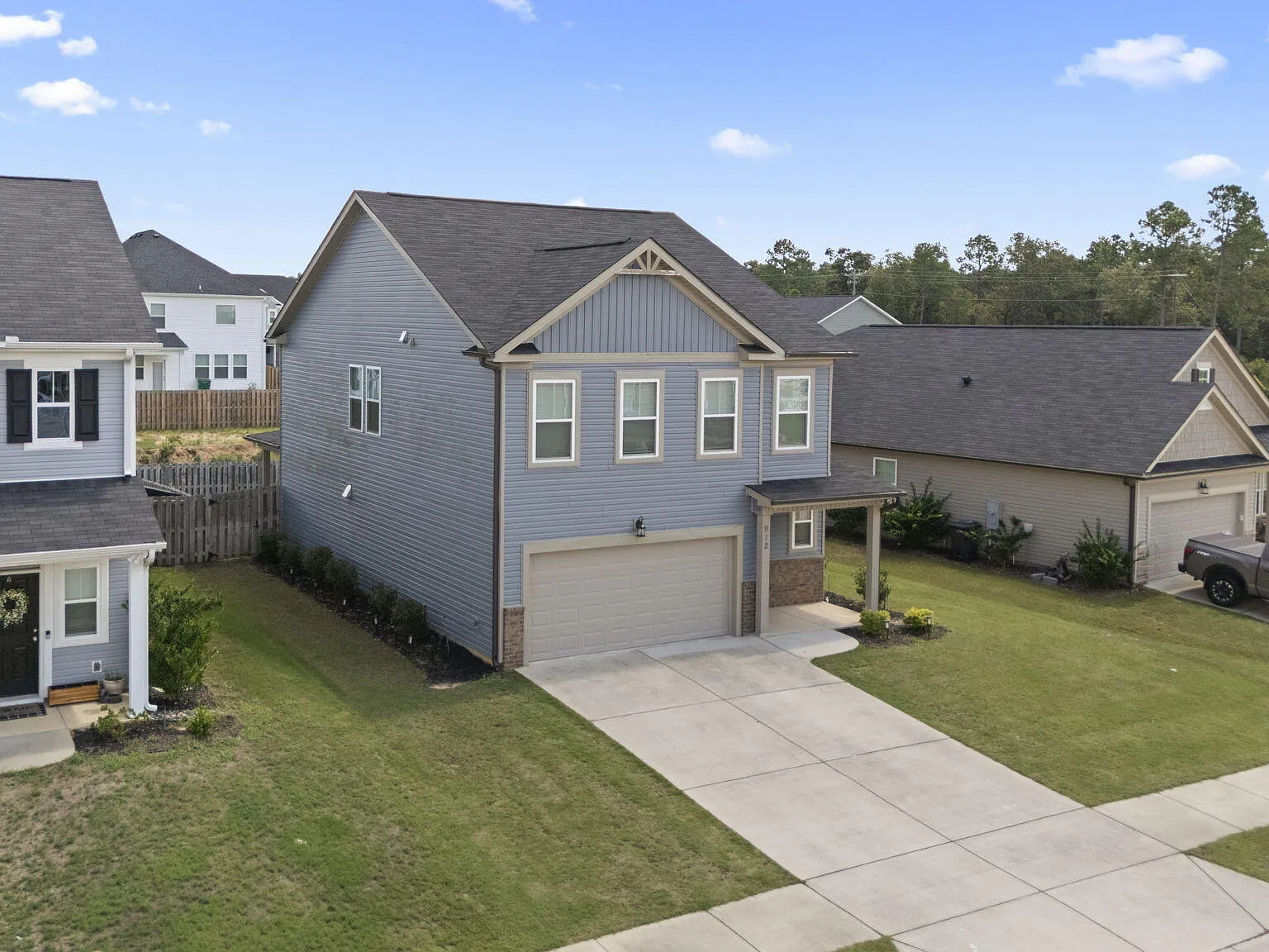 3 bed, 2.5 bath, 2078 sqft, $2,300 — Photo 2