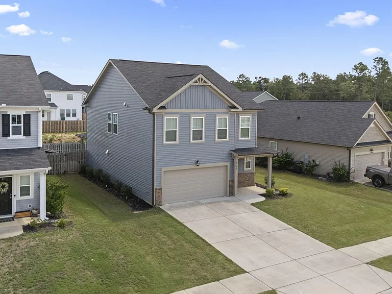 912 Newburn Dr — Photo 2