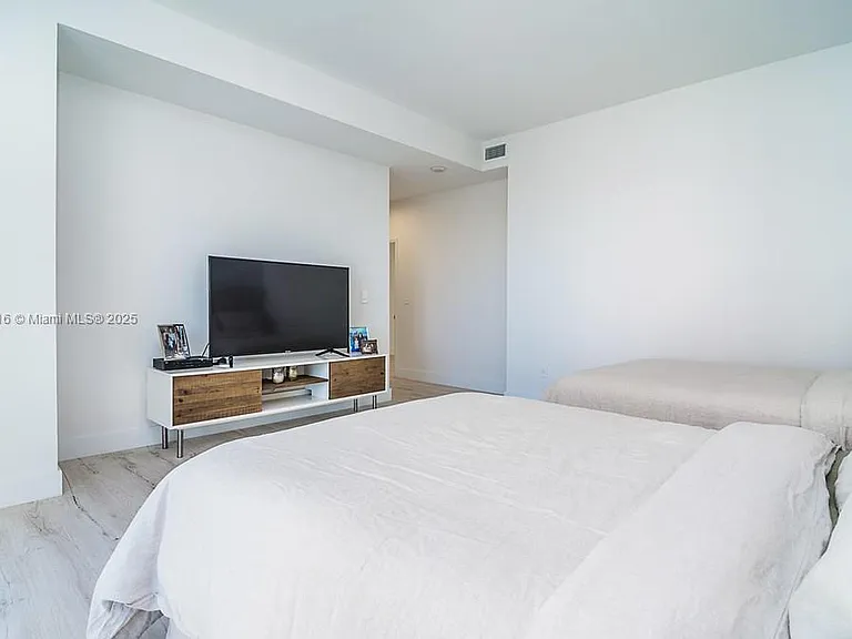 3500 Island Blvd #DPH01 — Photo 36
