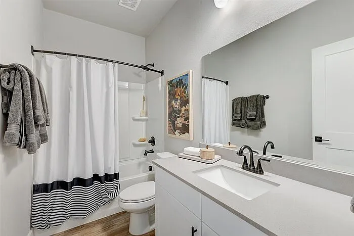 3905 Constantine Dr — Photo 24
