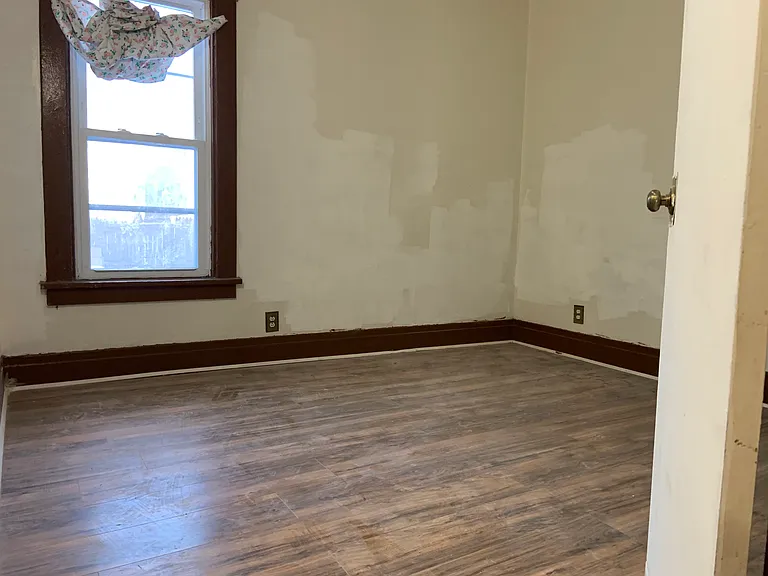 378 E Ferry St #1 — Photo 8