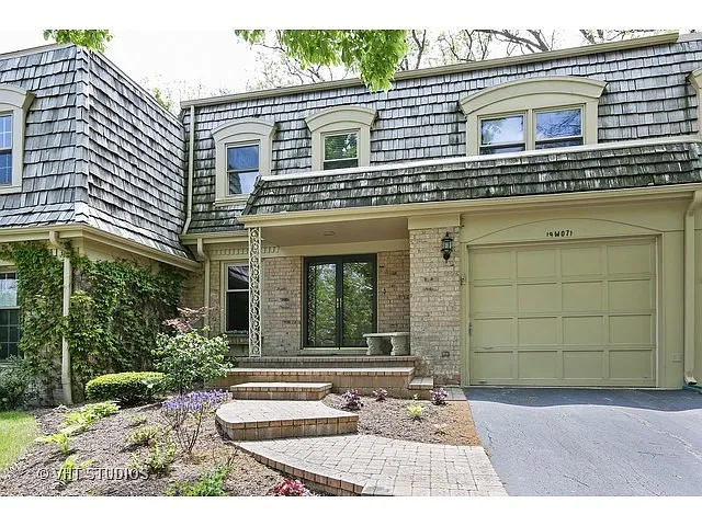 19W071 Avenue Barbizon photo 1