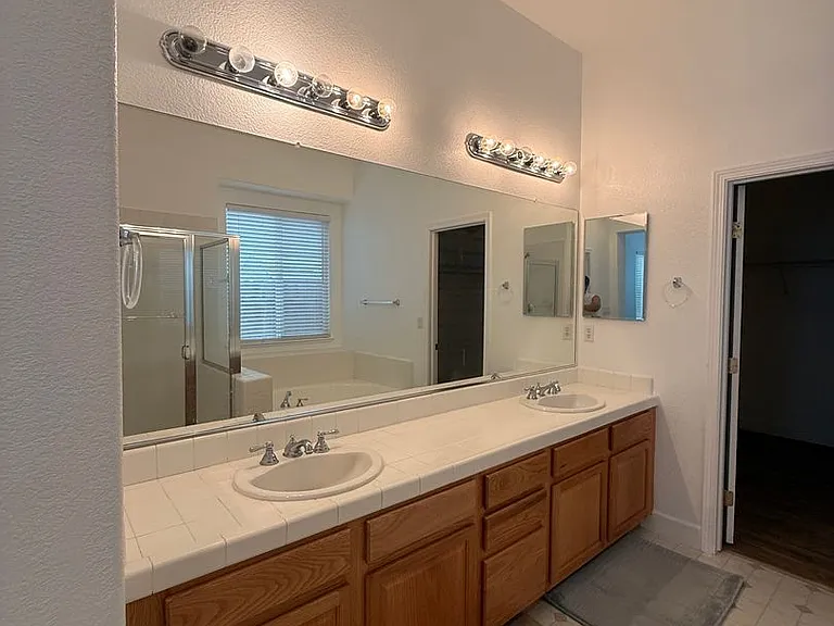 10410 Danichris Way — Photo 7