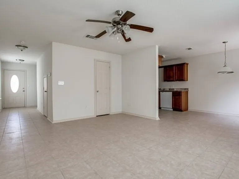 909 Parkplace Rdg — Photo 5