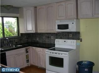 22 Flinthill Dr, Newark, DE 19702