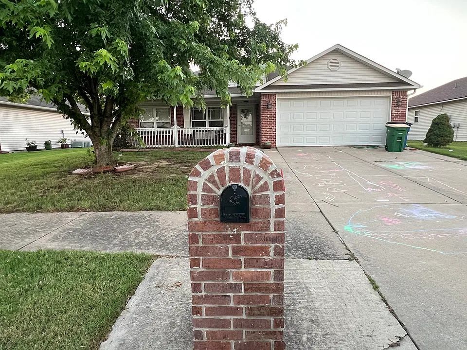 909 Yarrow Dr