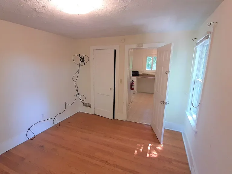 410 S Aurora Street — Photo 6