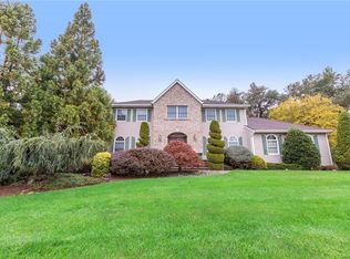 33 Mesa Pl, Nanuet, NY 10954