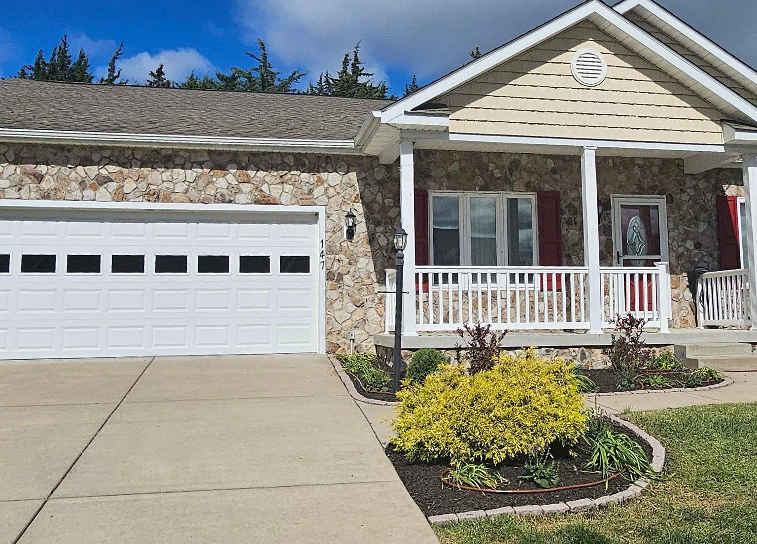 3 bed, 2.0 bath, 1247 sqft, $2,300 — Photo 1