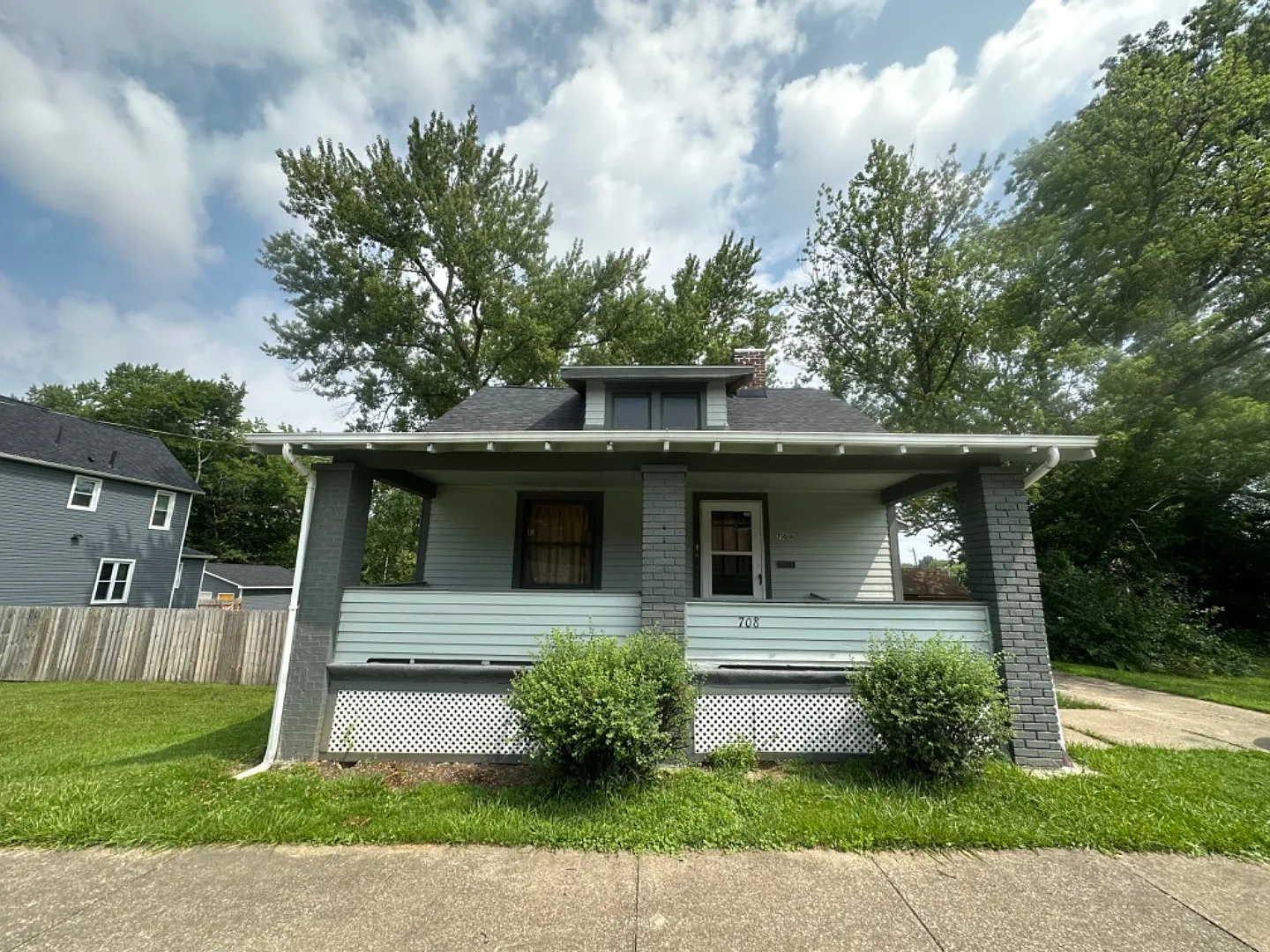 708 Lake Dr photo 1