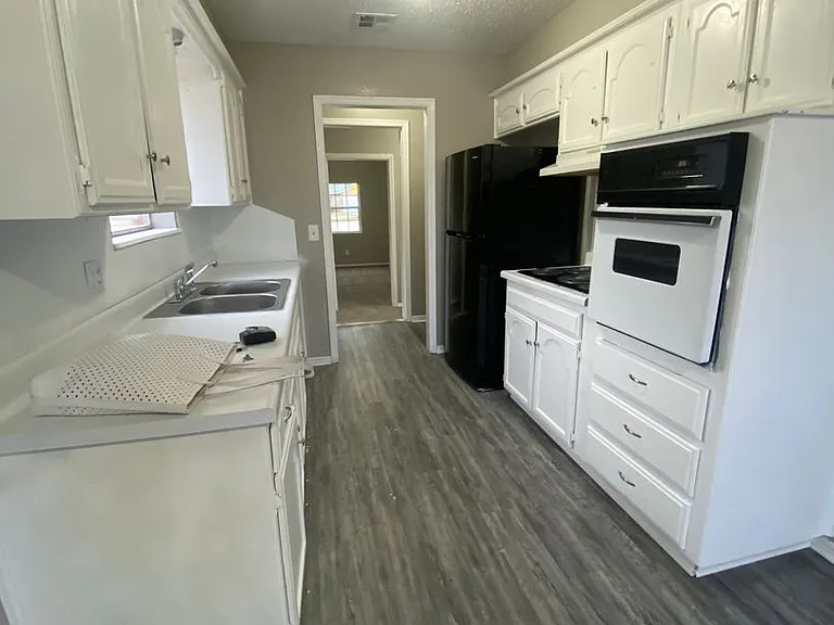 904 Craig Dr — Photo 7