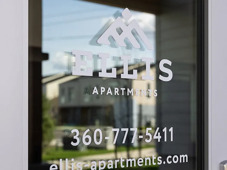 Ellis Apartments — Photo 9