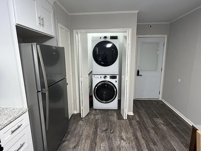 Kitchen / Laundry