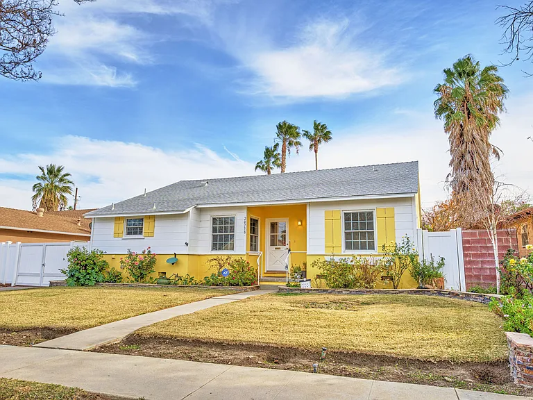 20758 Stephanie Dr — Photo 1