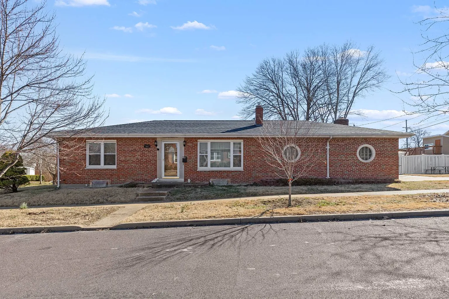 4900 Deville Ave photo 1