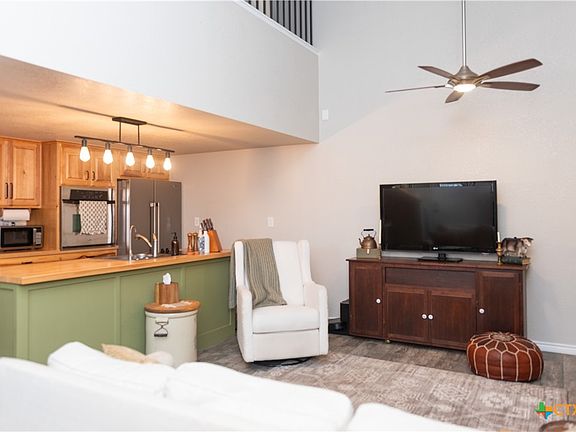 2nd image of 104 Winding River Rd