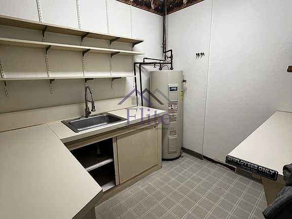 3rd image of 415 W Railroad Ave #1