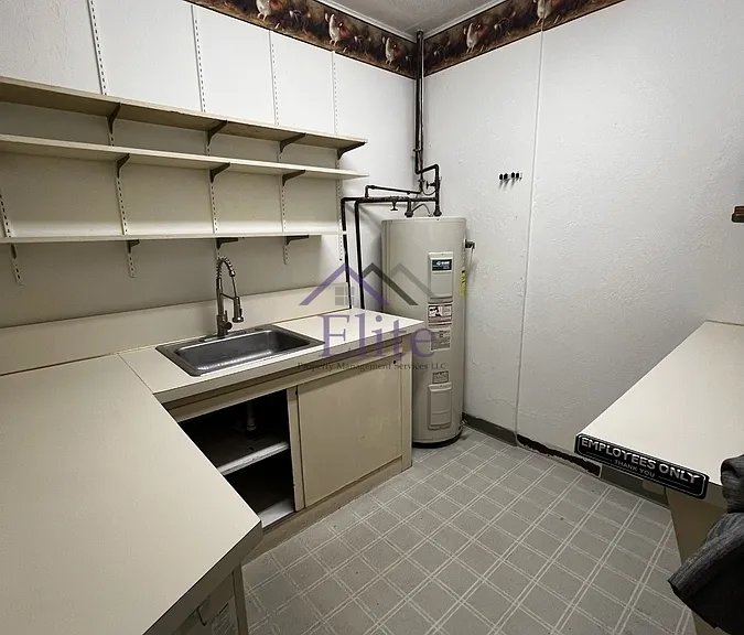 415 W Railroad Ave #1 — Photo 3