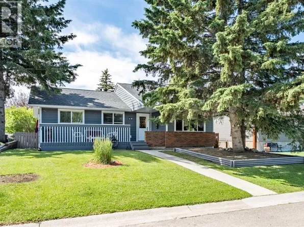 49 Lock Cres, Okotoks, AB T1S 1E8